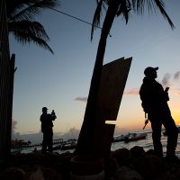Cimbran a Cancún ataque a Fiscalía, persecución y tiroteos que dejan cuatro muertos
