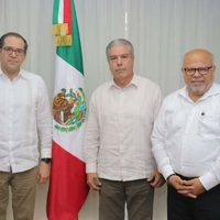 Maestros de Colima "tumban" al titular de la SEP estatal