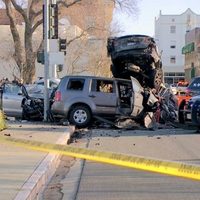 Menor de 13 años choca al huir de la Policía en auto robado y deja saldo de dos personas muertas
