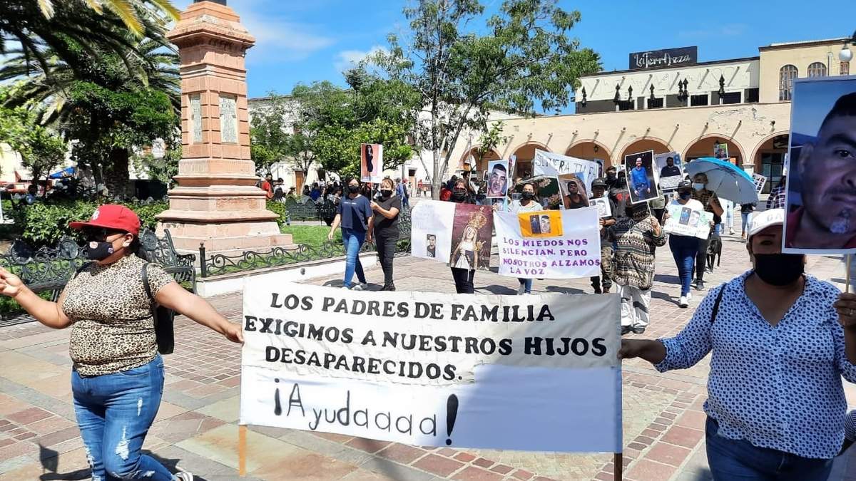 Familias de personas desaparecidas se manifiestan en la Plaza Principal de Teocaltiche