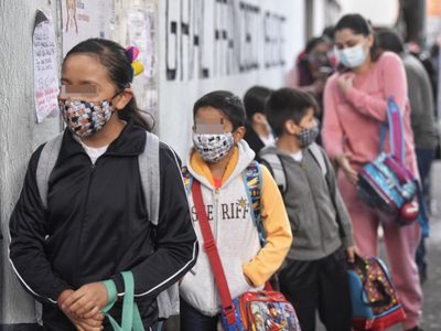 Imponen uso obligatorio de cubrebocas en escuelas de siete municipios de Jalisco por sarampión