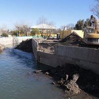 Contaminación en Arroyo Durán: vecinos denuncian olor nauseabundo y manchas negras en la laguna