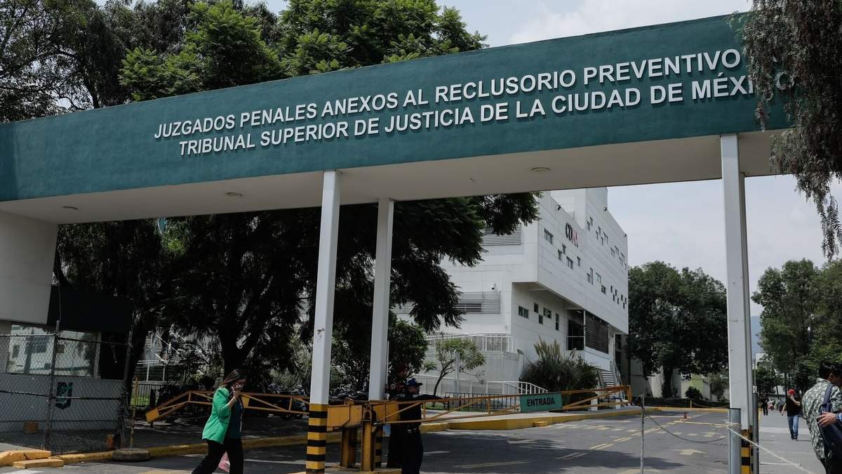 Entrada al área de juzgados del Reclusorio Norte