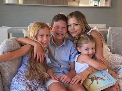 Un cuadro: en pleno invierno europeo, los hijos de Evangelina Anderson vivieron una mañana especial