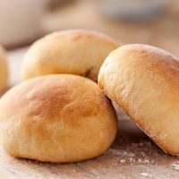 Sin manteca y sin amasar: prepará estos deliciosos pancitos de leche y lucite a la hora del mate