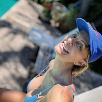 A sus 64 años, Nequi Galotti es puro glam con la bikini más elegante que vas a querer llevar a la playa