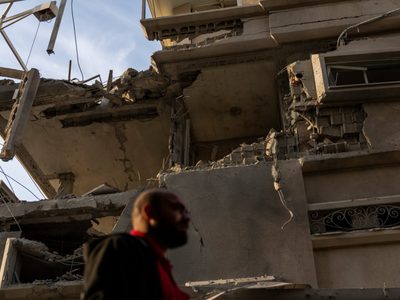 Ataque causa 11 heridos en el centro de Israel; líder de Irán promete dura respuesta