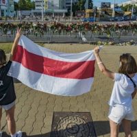 Enmascarados detienen a otro opositor en Bielorrusia