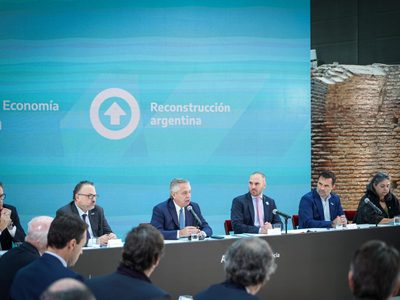 Kulfas cuestionó duramente la gestión de Darío Martínez