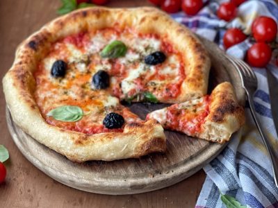 Pizza con champagne: te va a enamorar esta receta con un sabor único para disfrutar en verano