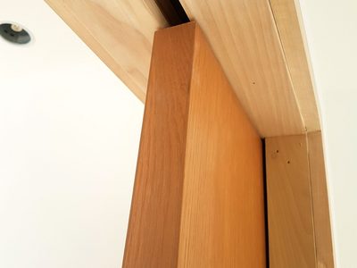 Con pocos elementos podés hacer unas puertas corredizas para tu baño o cocina, sin gastar en carpinteros