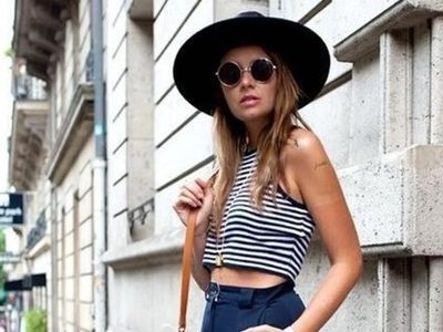 En clave navy: el minimalismo náutico se impone con giro moderno y actitud esta temporada