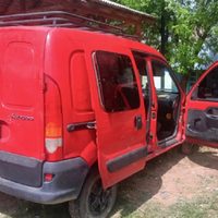 Detuvieron a cuatro personas con cocaína y un arma dentro del auto en el barrio Melipal