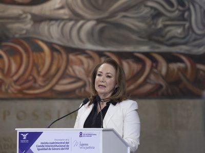 Yasmín Esquivel consigue nuevo freno para impedir que la UNAM dictamine plagio