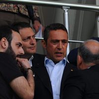 Escándalo en Fenerbache y el presidente ¡a las piñas con los hinchas!