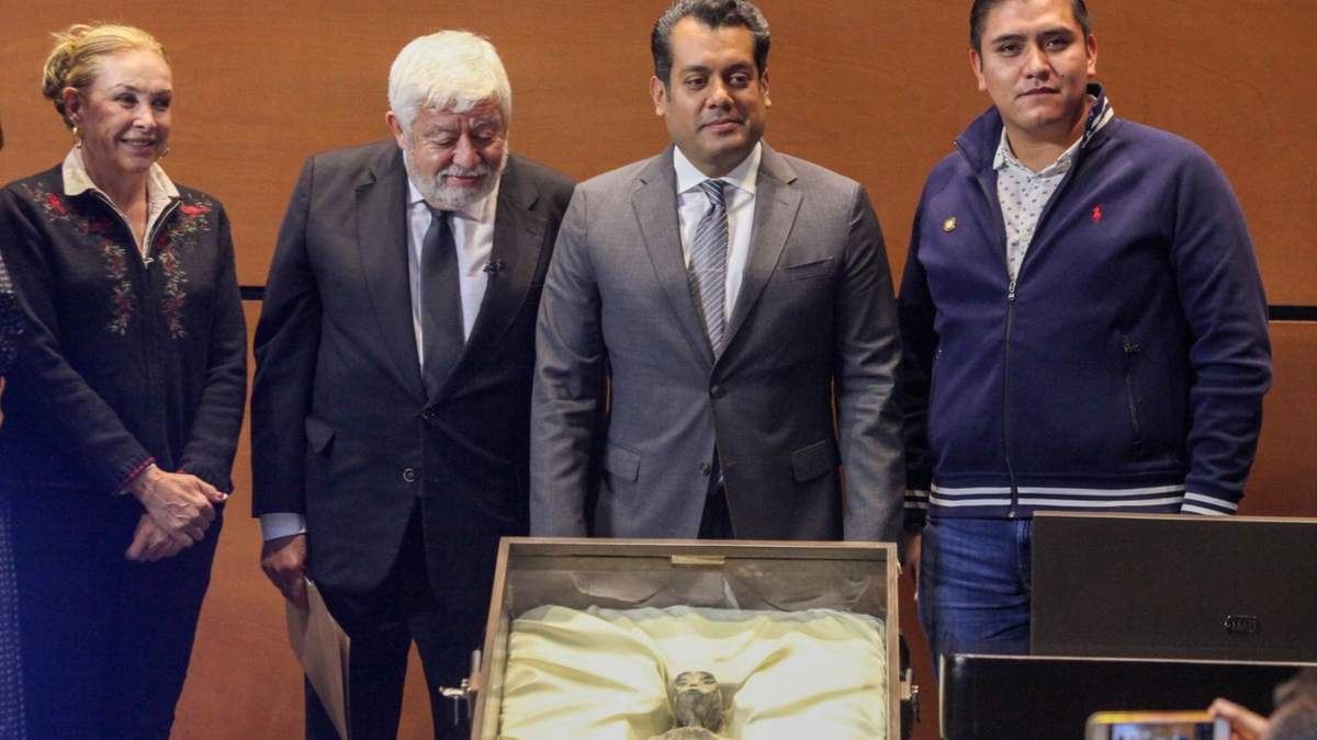 Jaime Maussan y Sergio Gutiérrez Luna en la audiencia del martes en la Cámara de Diputados