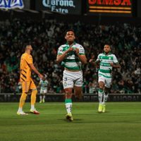 Santos derrota 2-1 a Tigres en el partido de ida de los cuartos de final