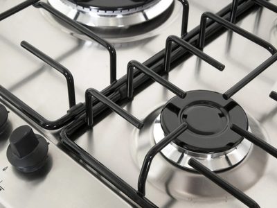 Con 3 ingredientes: limpiá a fondo las hornallas más rebeldes de la cocina con este truco infalible
