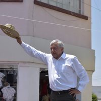 Lo mejor de "la farsa" del TEPJF es ver "rasgarse las vestiduras" a la mafia del poder y voceros: AMLO