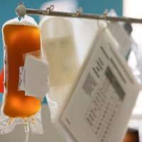 Un estudio develó que el mejor tratamiento para el coronavirus es con plasma