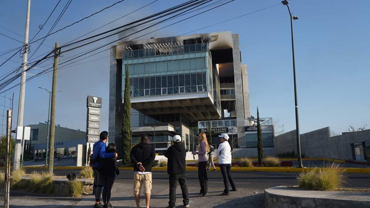 Tres bares en Morelia, Michoacán, fueron incendiados por un grupo armado