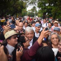 AMLO niega que Yáñez presentara renuncia antes de la boda, como afirmó Loret de Mola