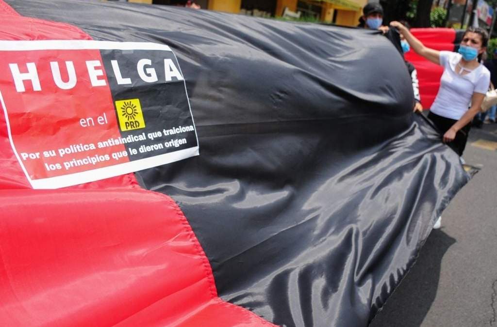 Huelga afuera del PRD