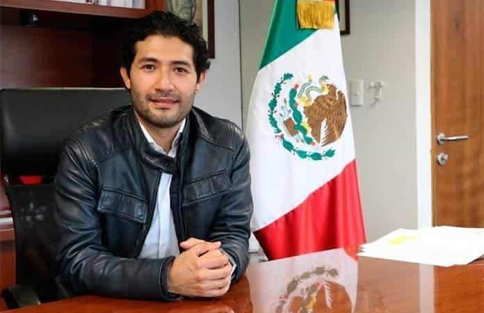 Marath Bolaños. "Manita de puerco" por el aumento a los salarios mínimos