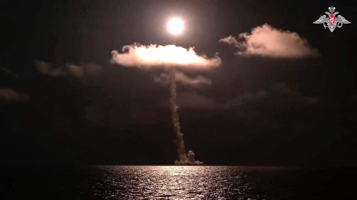 Prueba de misil balístico intercontinental con el submarino nuclear Emperador Alejandro III