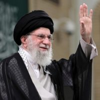 Líder supremo de Irán amenaza a Israel y EU con una "respuesta aplastante" tras ataque israelí
