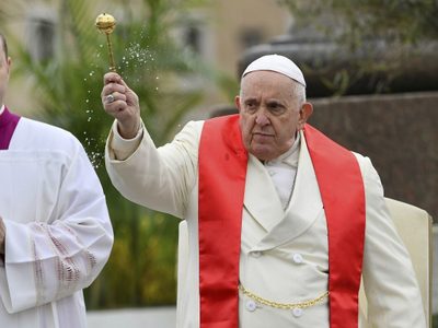 Tras alta de hospitalización, el Papa Francisco oficia la misa del Domingo de Ramos