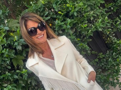 Teresa Calandra impone el look más chic del otoño con prendas clave que elevan cualquier combinación