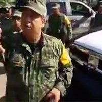Militares y policías federales se enfrentan por despensas en Oaxaca
