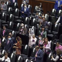 Publican en cuenta oficial que perredistas recibieron “moches” de Iberdrola; PRD denuncia hackeo