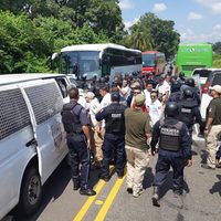 Interceptan a hondureños que querían sumarse a la caravana