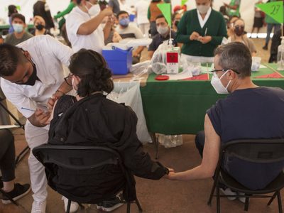A partir del 14 de febrero, millennials recibirán refuerzo de Sputnik o AstraZeneca; aquí las sedes