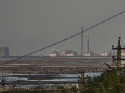 Planta nuclear de Ucrania controlada por Rusia es atacada con drones