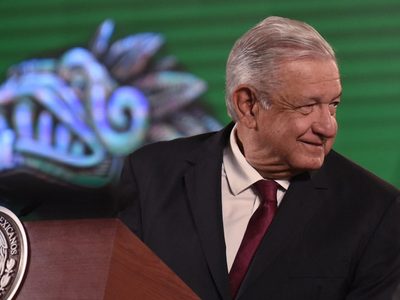Gobiernos emanados de la 4T deben tener "cero corrupción y cero impunidad": AMLO