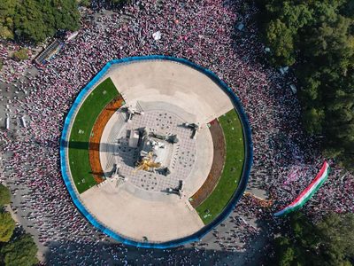 ”Por eso no vinieron al Zócalo, no hubieran llenado ni la mitad”: AMLO ante marcha por el INE