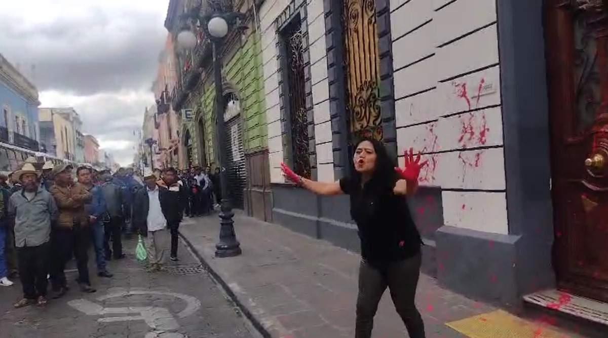 Protesta frente al Congreso poblano