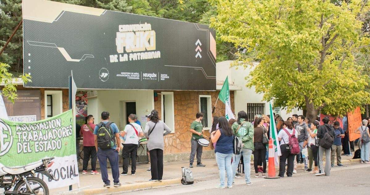 Moviliación de ATE Neuquén. Fuente (Facebook).
