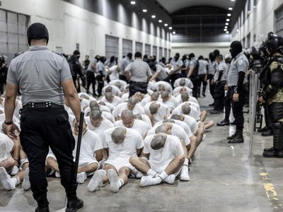 Gobierno de Trump se opone a demanda de juez sobre vuelos de deportación
