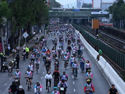 Brugada inaugura la ciclovía Gran Tenochtitlán con una rodada masiva (fotogalería)