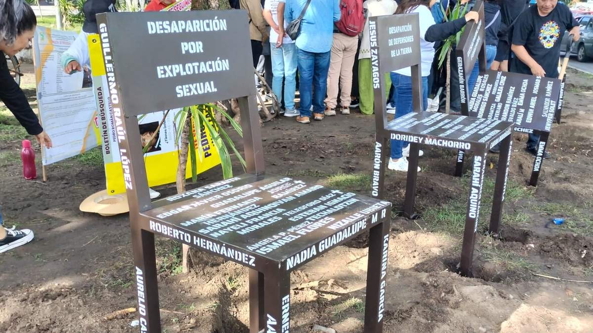 Antimonumento colocado en Puebla por el Día Internacional de Víctimas de Desaparición Forzada