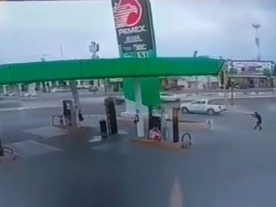 Con fusiles de asalto, tres sujetos atacan a despachador de gasolinera de Ciudad Juárez (Video)