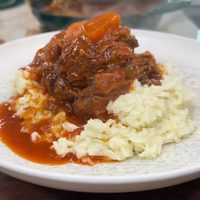 Arroz cremoso con estofado: lo simple y clásico siempre gusta a todos, y esta receta es un verdadero 10 para tu cena