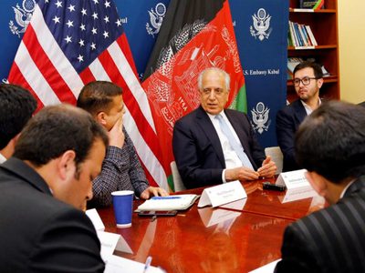 Tras 18 años de conflicto, Estados Unidos y los talibanes están a un paso de firmar la paz
