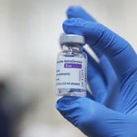 Este domingo llegan 12.400 vacunas de AstraZeneca a Neuquén: a quiénes se aplicarán