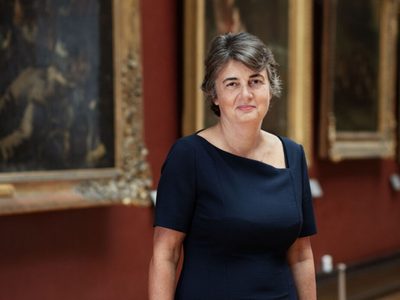 Renunció la directora del Museo del Louvre tras el robo de joyas de la corona