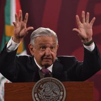 Hay 25 millones de personas con pensamiento conservador, que son "nuestros adversarios": AMLO